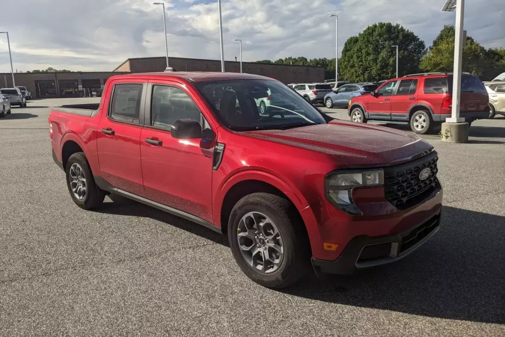 2025 Ford Maverick XLT photo 1