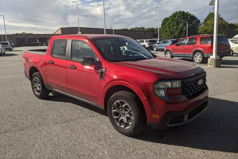 2025 Ford Maverick XLT photo 1