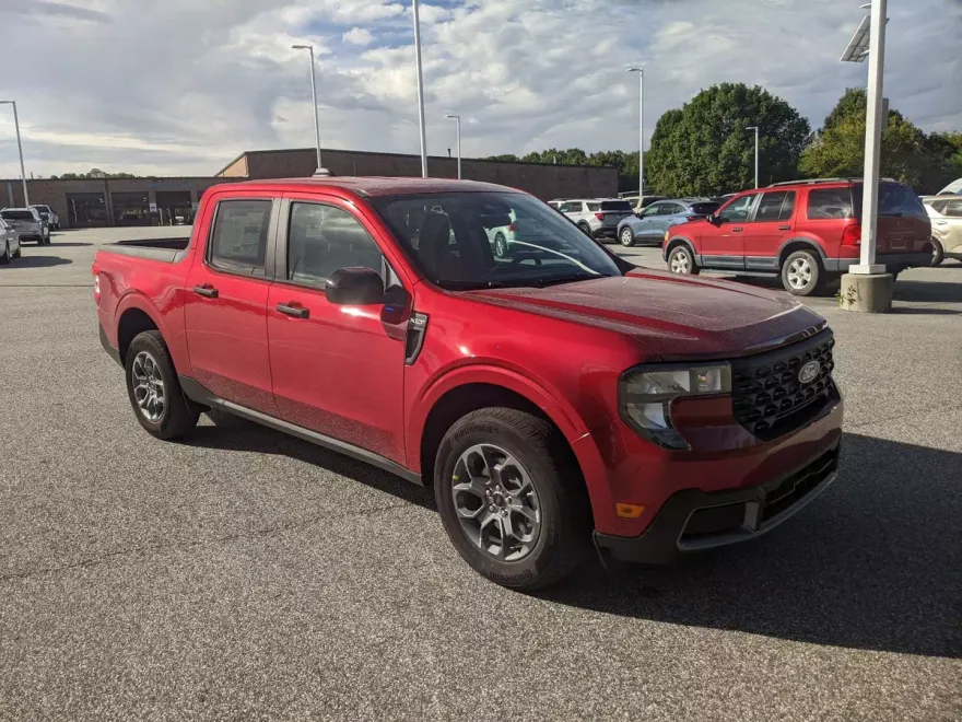 2025 Ford Maverick XLT photo 1