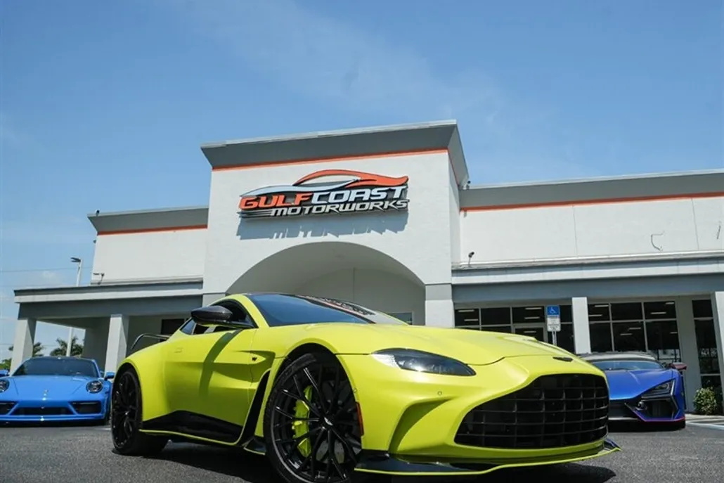 2023 Aston Martin V12 Vantage photo 1