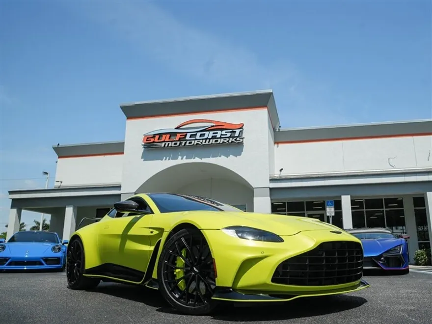 2023 Aston Martin V12 Vantage photo 1