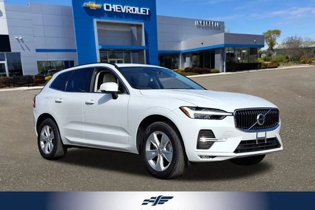 2022 Volvo XC60 B5 photo 1