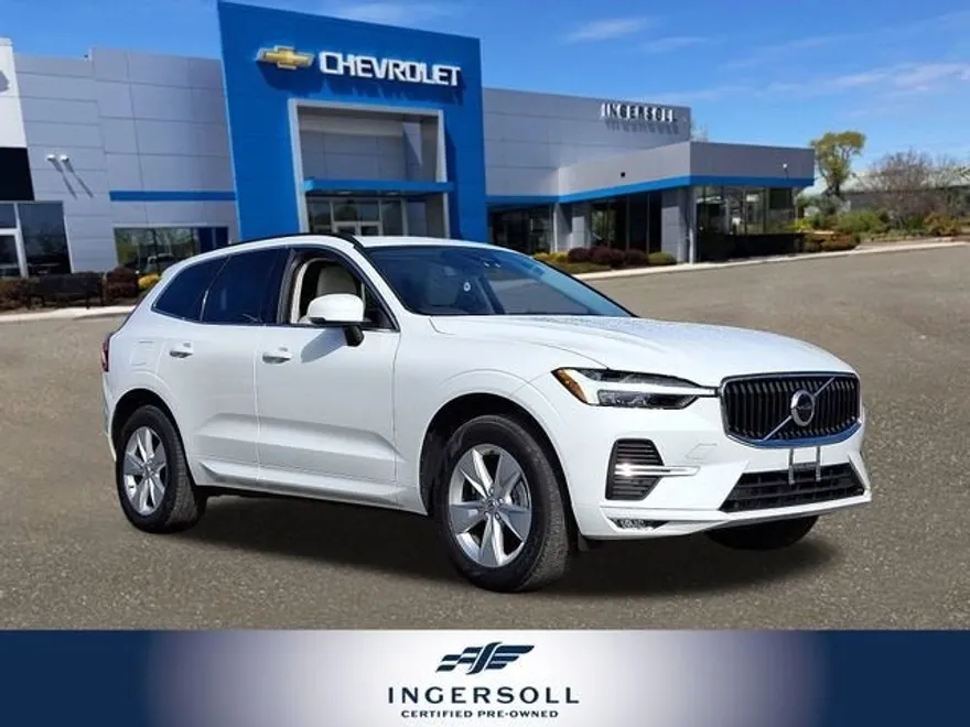 2022 Volvo XC60 B5 photo 1