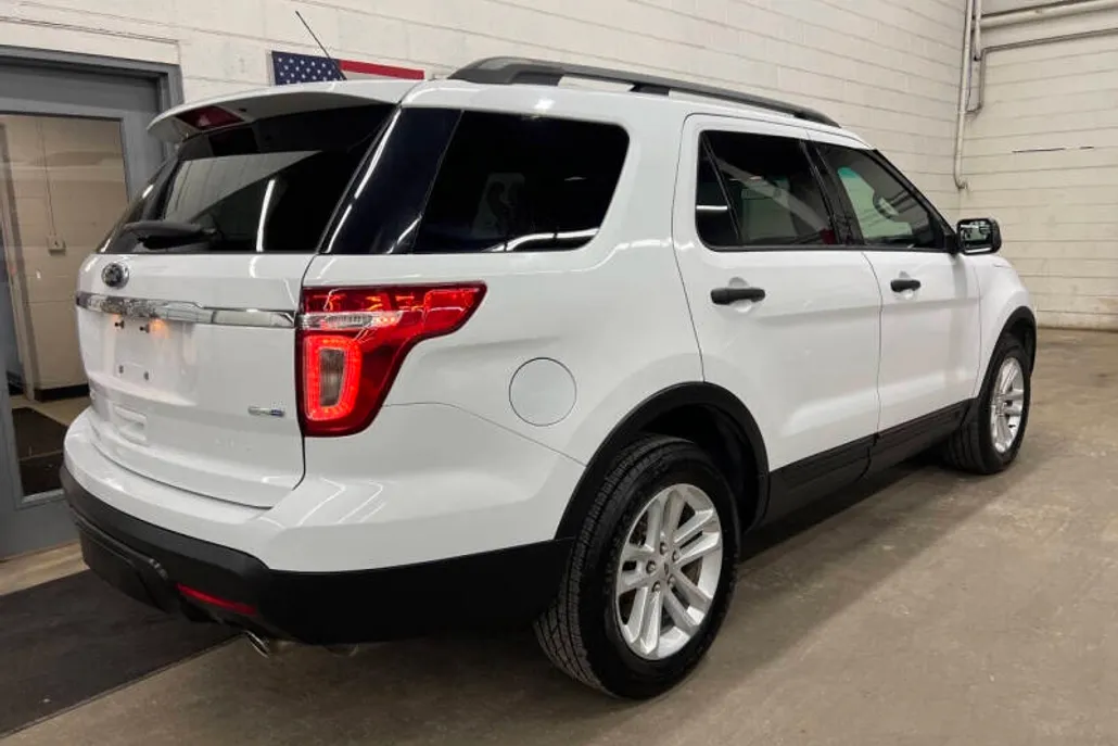2015 Ford Explorer Base photo 1