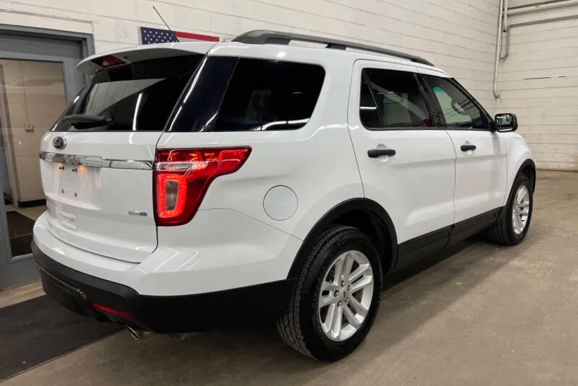 2015 Ford Explorer Base photo 1