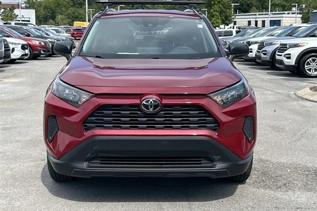 2021 Toyota RAV4 LE photo 1