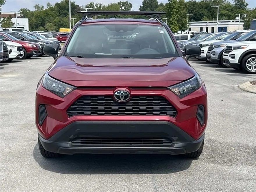 2021 Toyota RAV4 LE photo 1