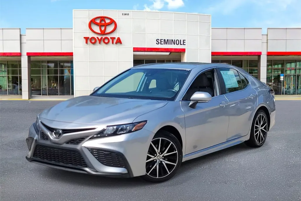 2023 Toyota Camry SE photo 1