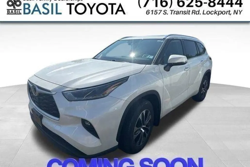 2021 Toyota Highlander XLE photo 1