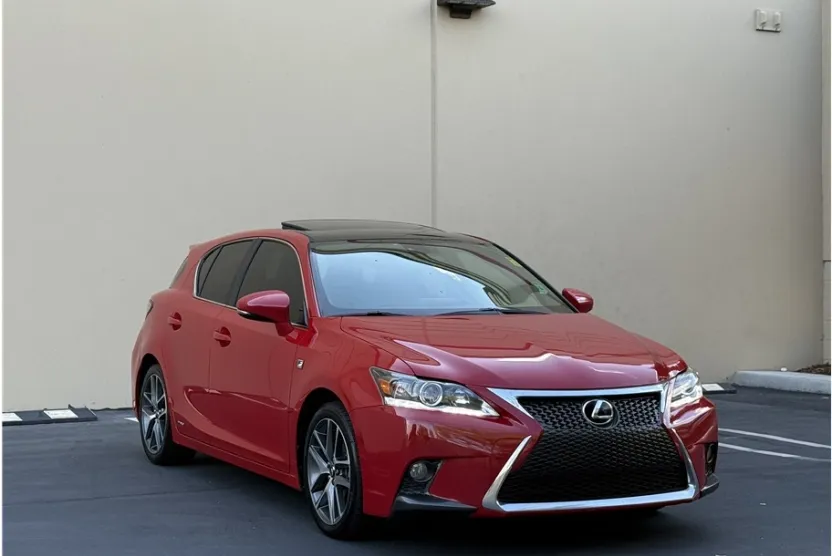 2016 Lexus CT 200h photo 1