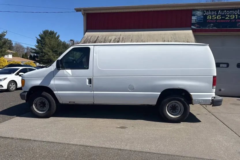 2007 Ford E-250 photo 1