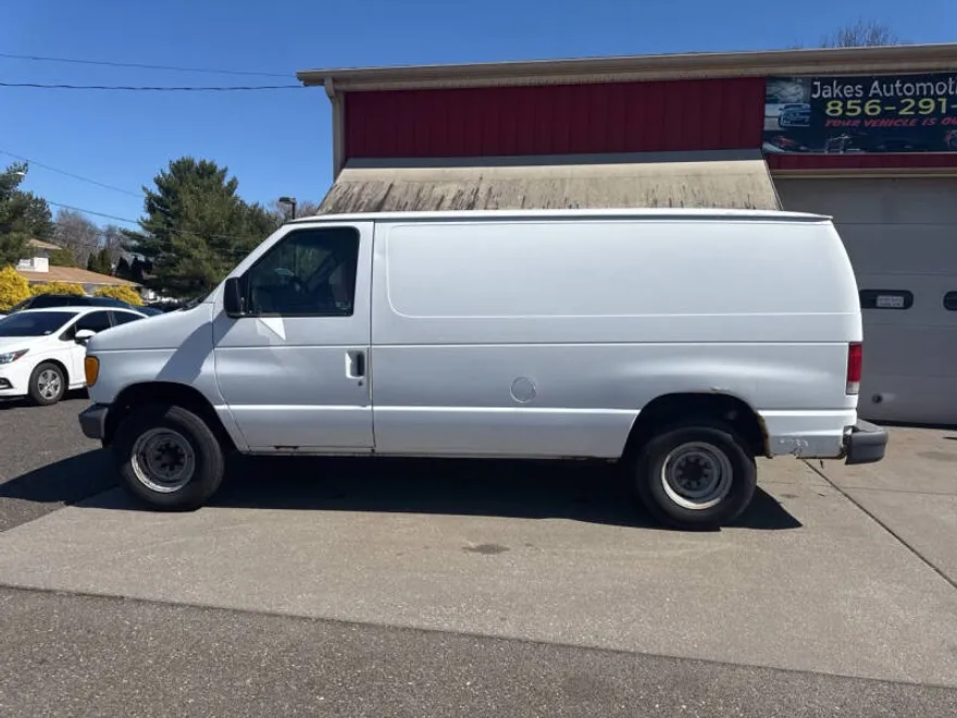 2007 Ford E-250 photo 1