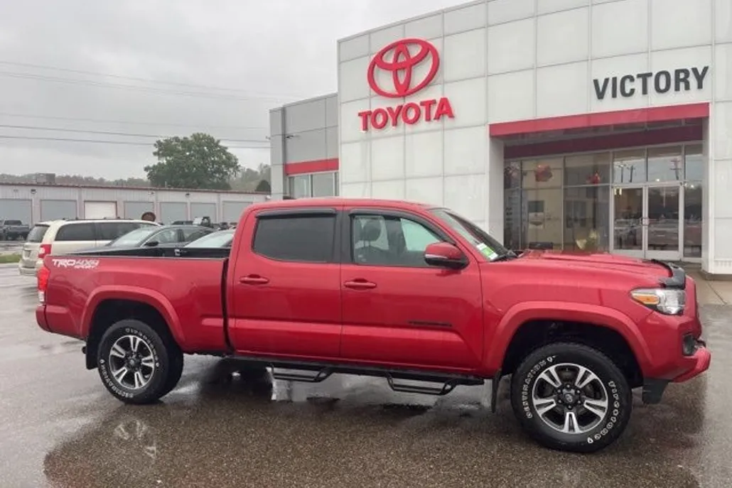 2019 Toyota Tacoma TRD Sport photo 1