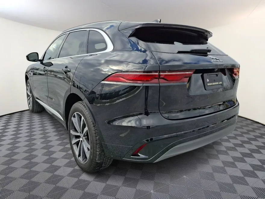 2025 Jaguar F-PACE P250 R-Dynamic S photo 3