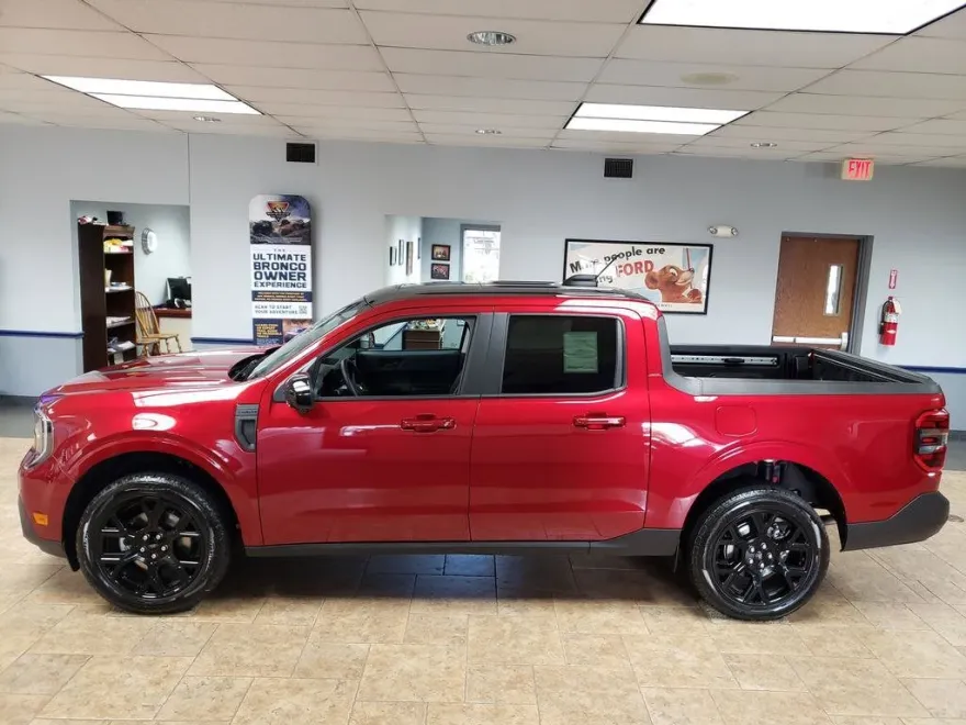 2025 Ford Maverick Lariat photo 1