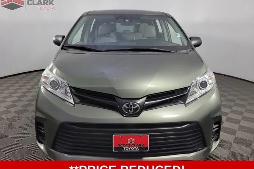 2020 Toyota Sienna L photo 1