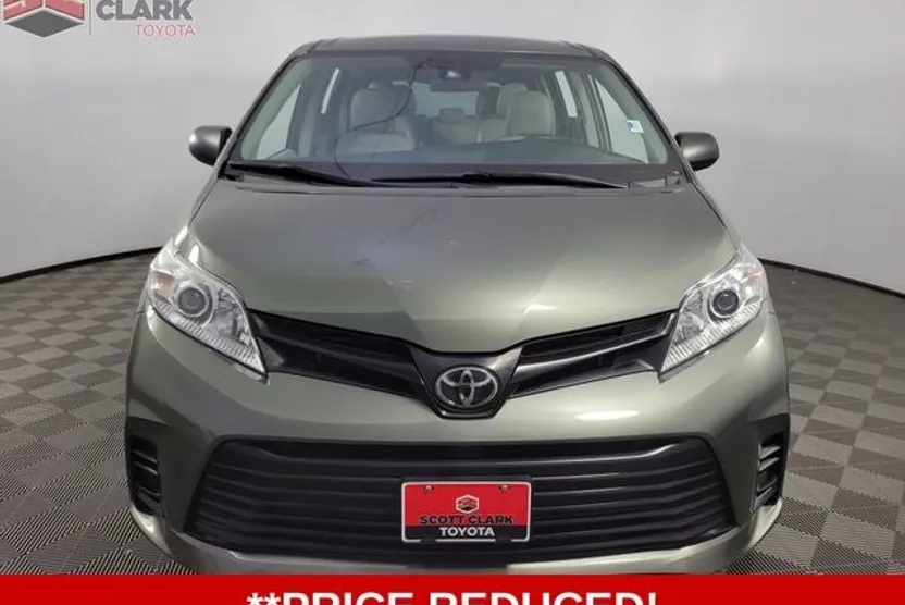 2020 Toyota Sienna L photo 1