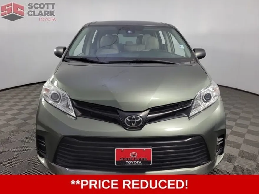 2020 Toyota Sienna L photo 1