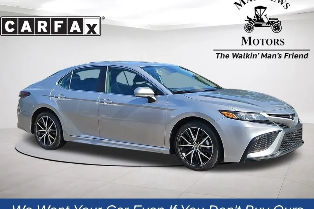 2023 Toyota Camry SE photo 1