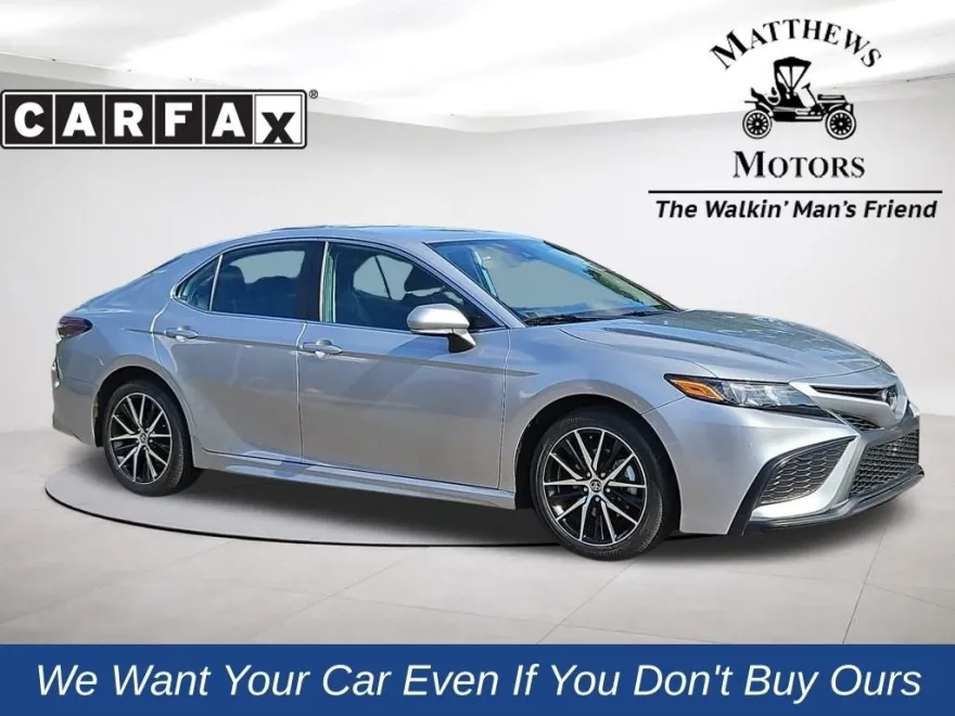 2023 Toyota Camry SE photo 1