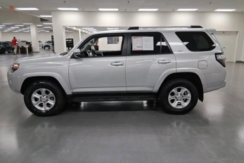 2024 Toyota 4Runner SR5 Premium photo 1