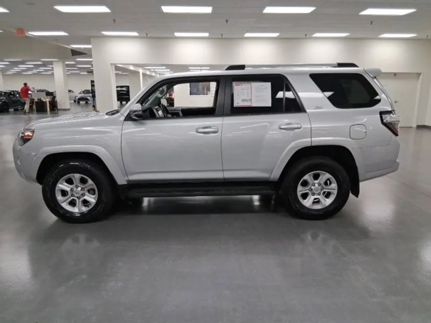 2024 Toyota 4Runner SR5 Premium photo 1