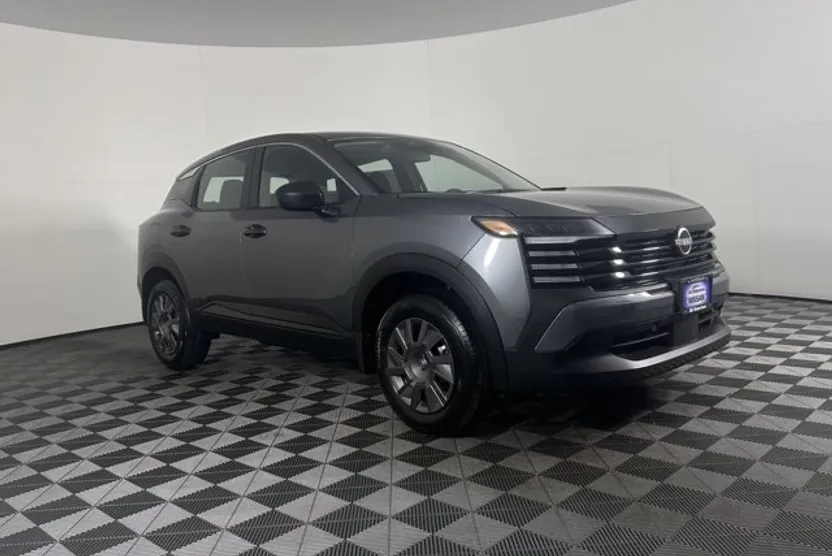 2025 Nissan Kicks SR photo 1