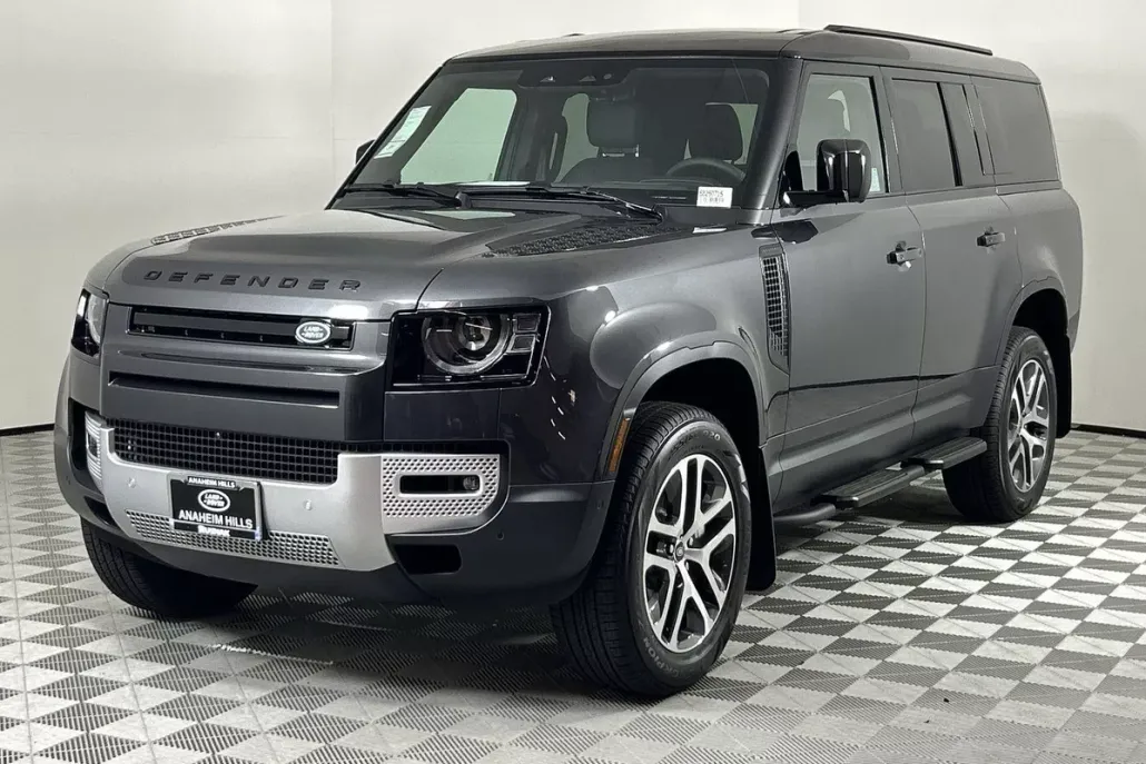 2025 Land Rover Defender 130 S photo 1