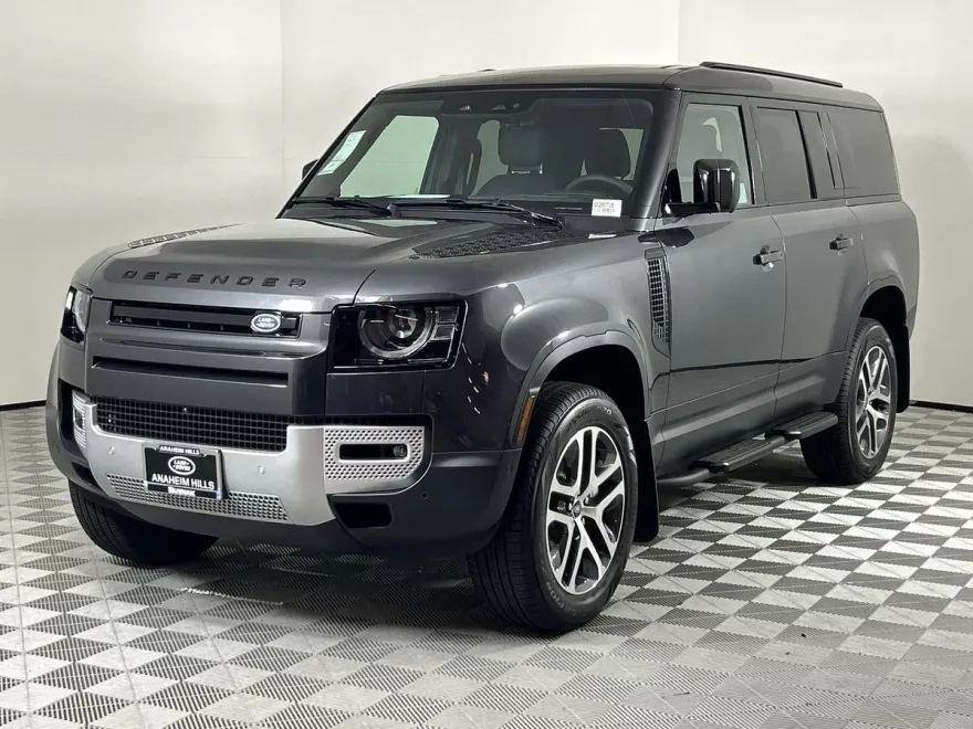 2025 Land Rover Defender 130 S photo 1