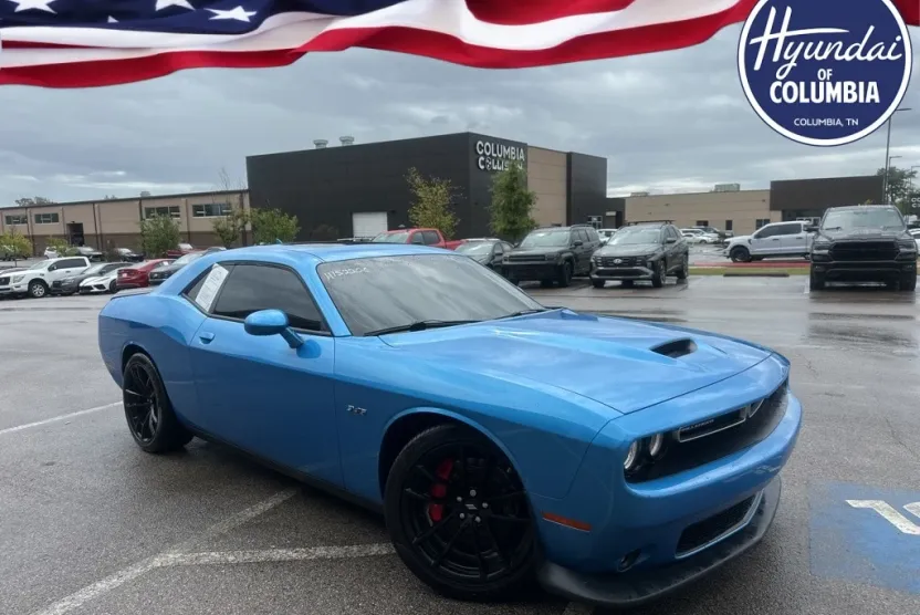 2023 Dodge Challenger R/T photo 1