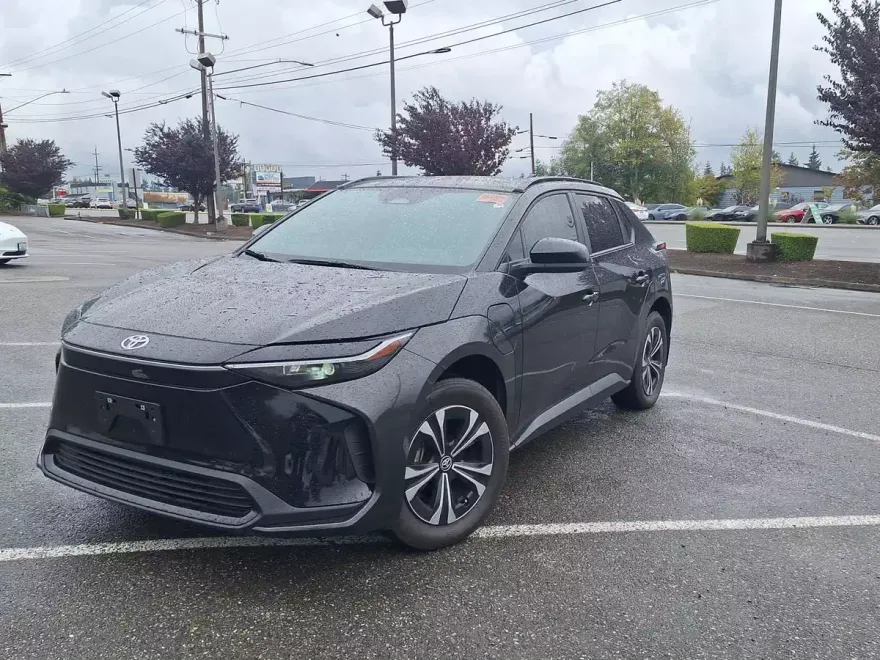 2024 Toyota bZ4X XLE photo 1