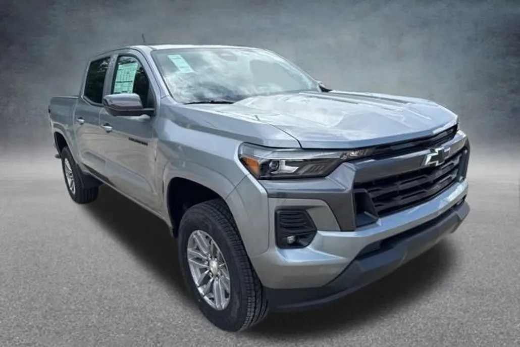 2025 Chevrolet Colorado Work Truck LT photo 1