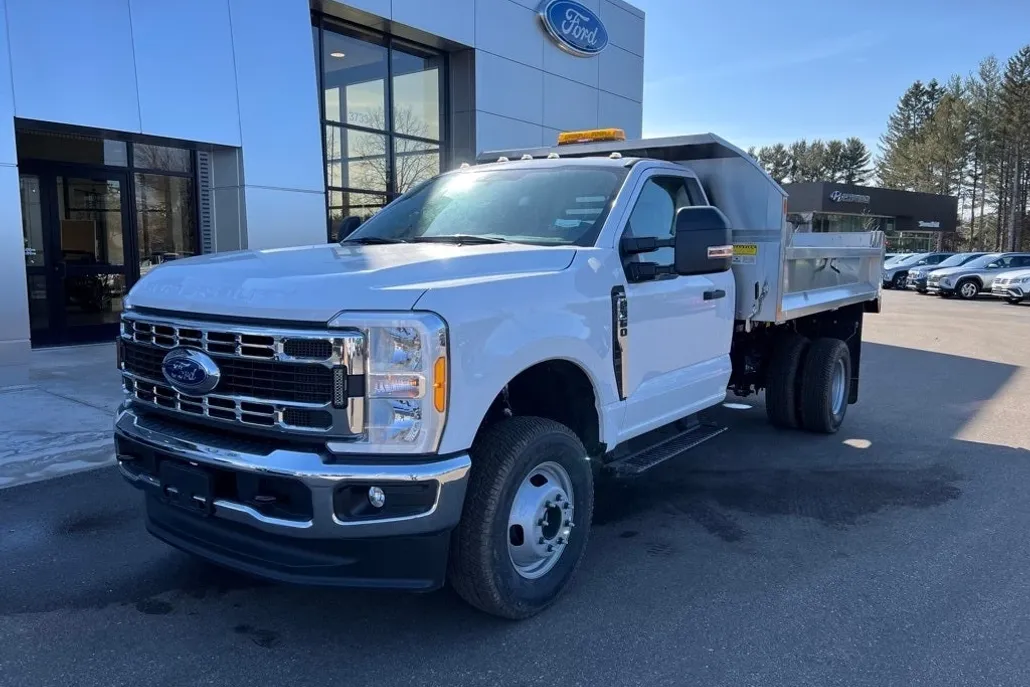 2023 Ford F-350 photo 1