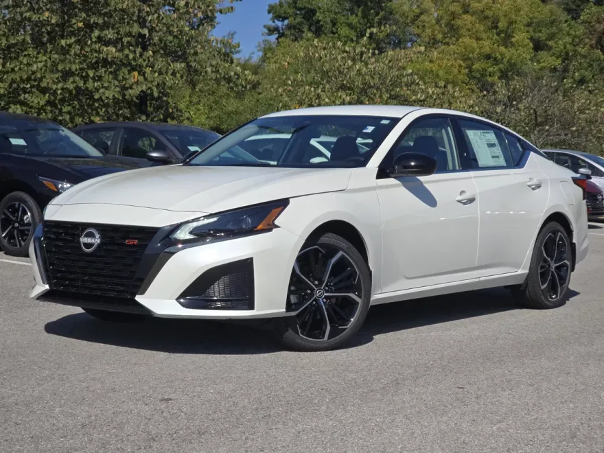2025 Nissan Altima SR photo 1