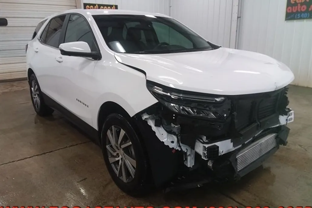 2022 Chevrolet Equinox LT photo 1