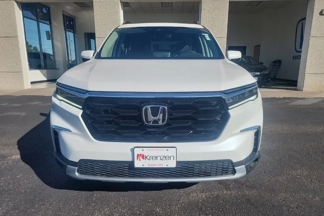 2025 Honda Pilot Touring photo 1