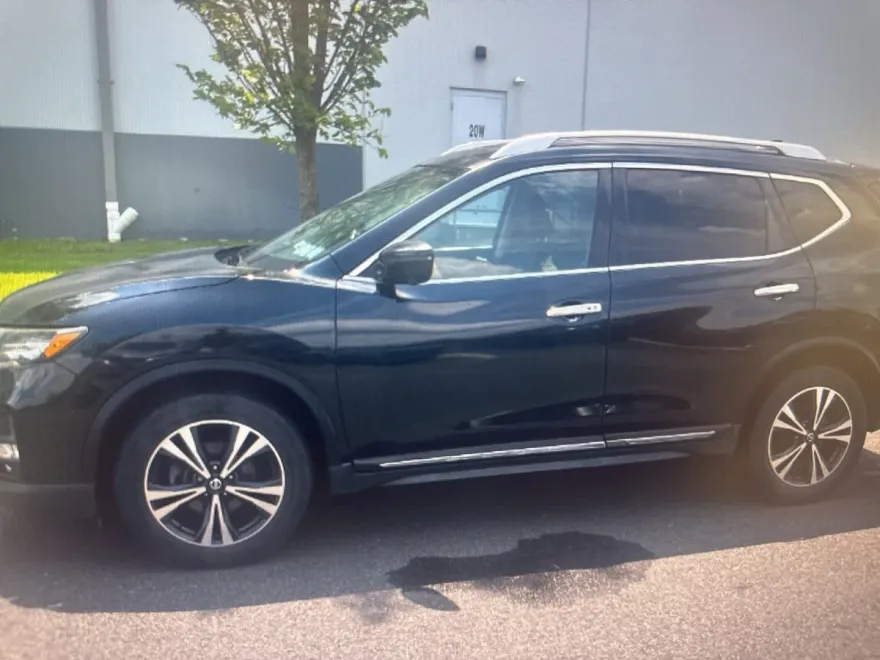 2017 Nissan Rogue SL photo 1