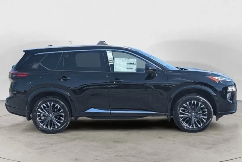 2026 Nissan Rogue Platinum photo 1