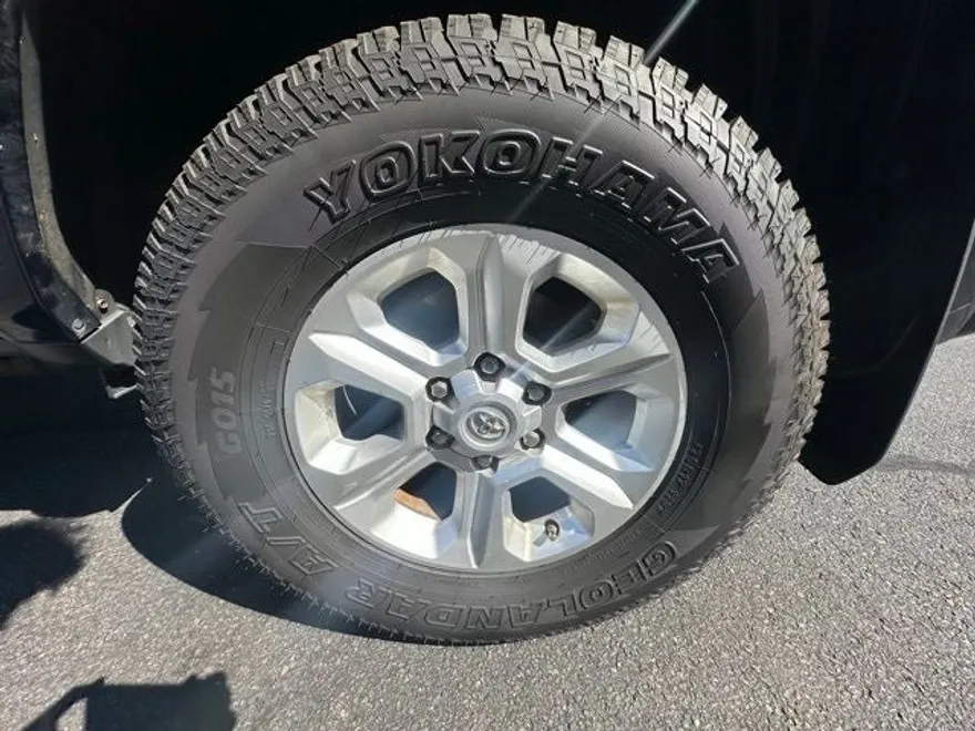 2015 Toyota 4Runner SR5 4WD photo 1
