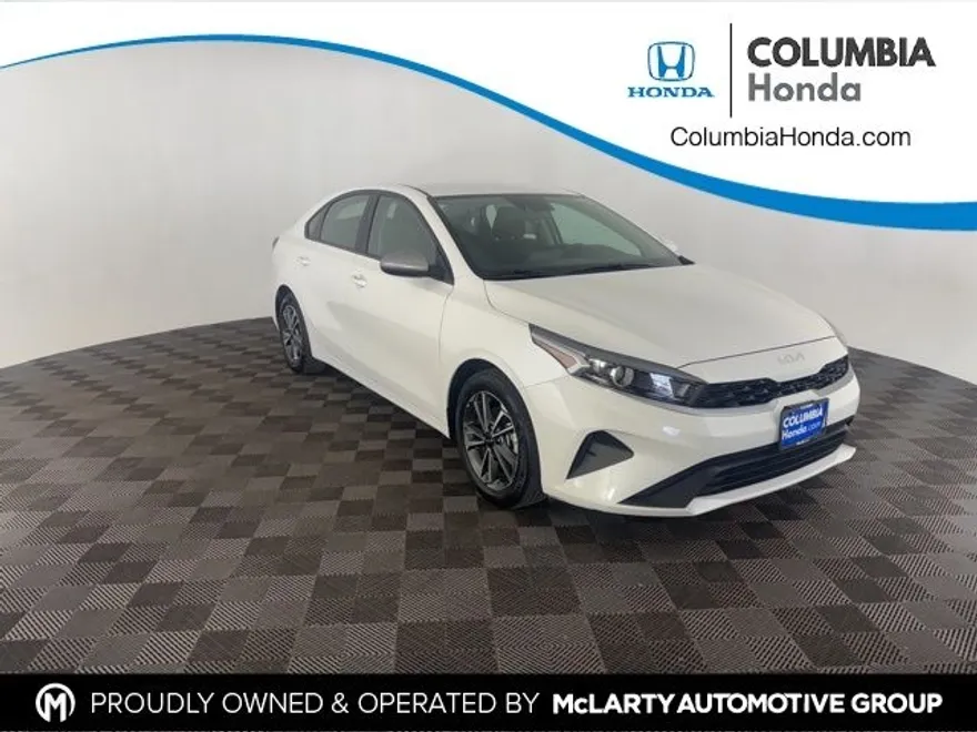 2023 Kia Forte LXS photo 1