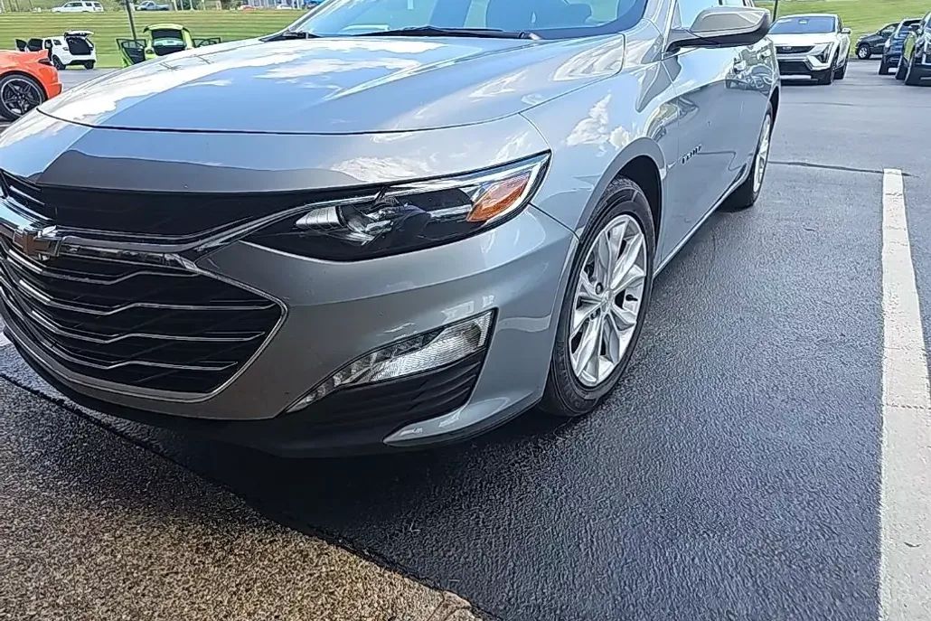 2024 Chevrolet Malibu 1LT photo 1