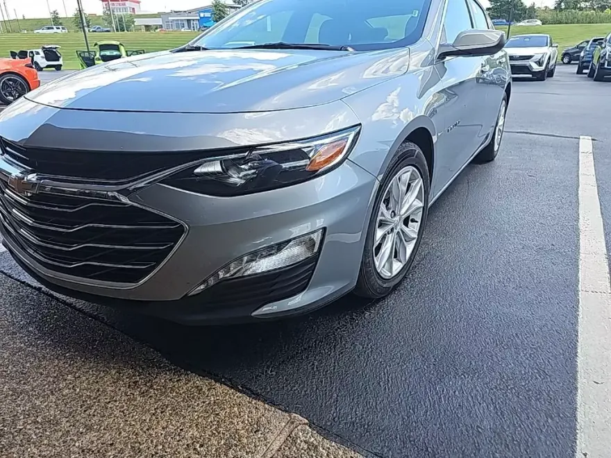 2024 Chevrolet Malibu 1LT photo 1