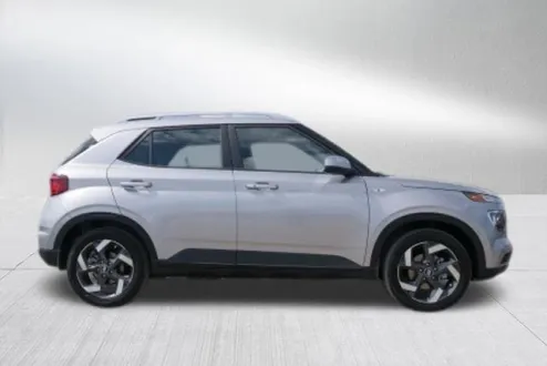 2025 Hyundai Venue SEL photo 2