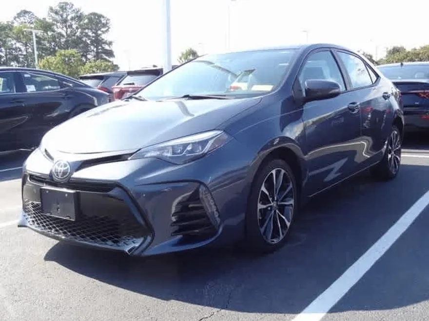 2017 Toyota Corolla SE photo 1