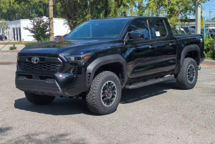 2025 Toyota Tacoma TRD Off-Road Double Cab photo 1