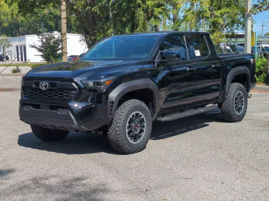 2025 Toyota Tacoma TRD Off-Road Double Cab photo 1