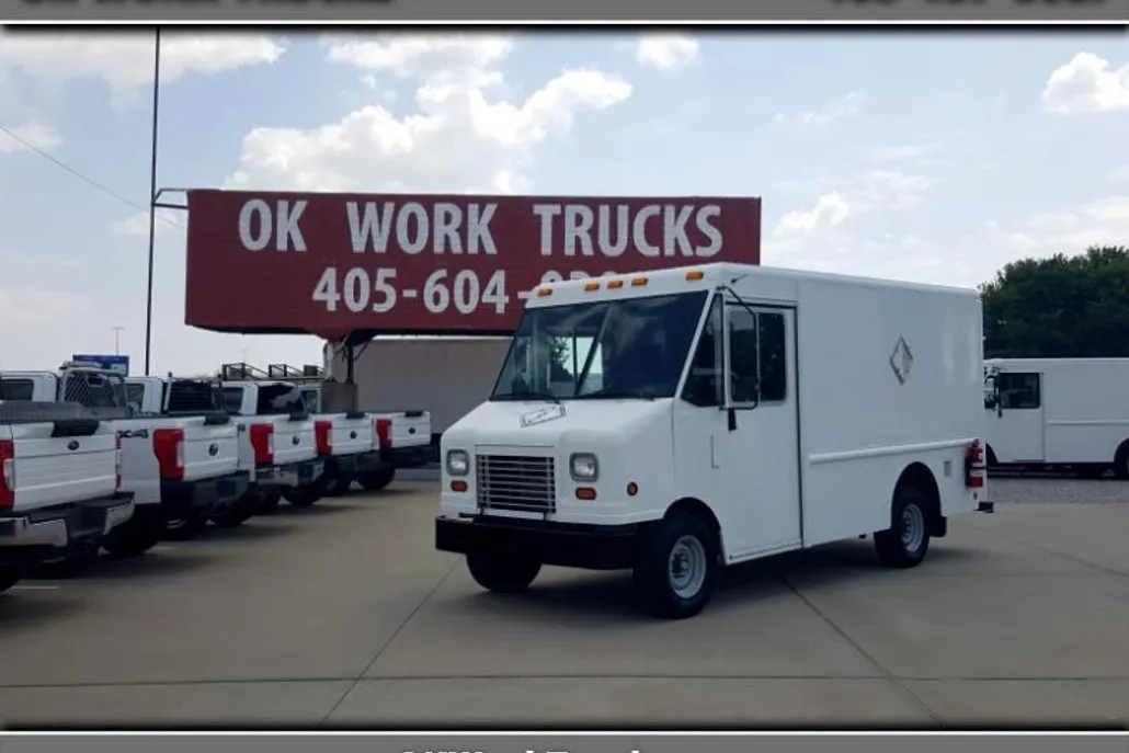 2010 Ford E-350 photo 1