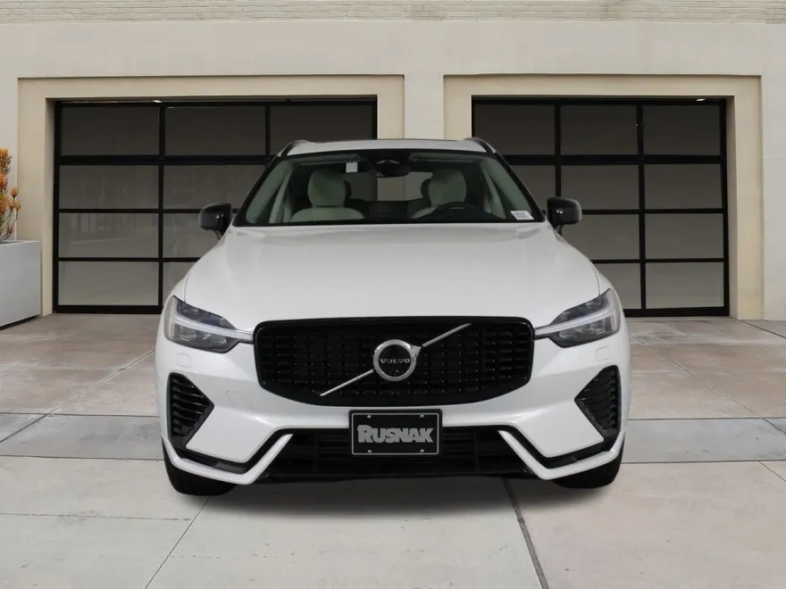 2025 Volvo XC60 Hybrid T8 Plus photo 1