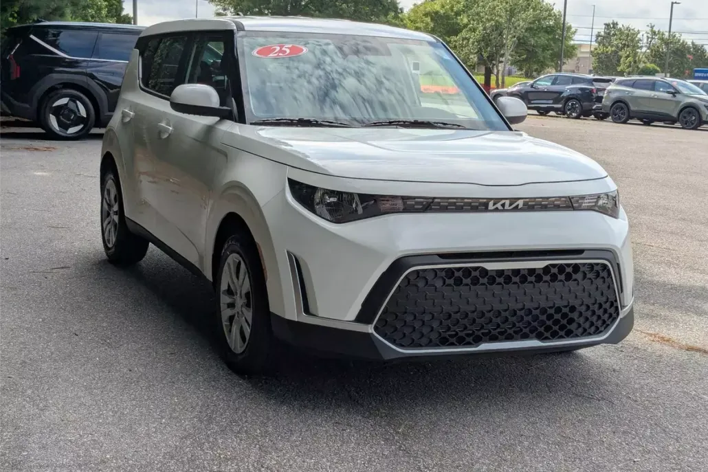2025 Kia Soul LX photo 1