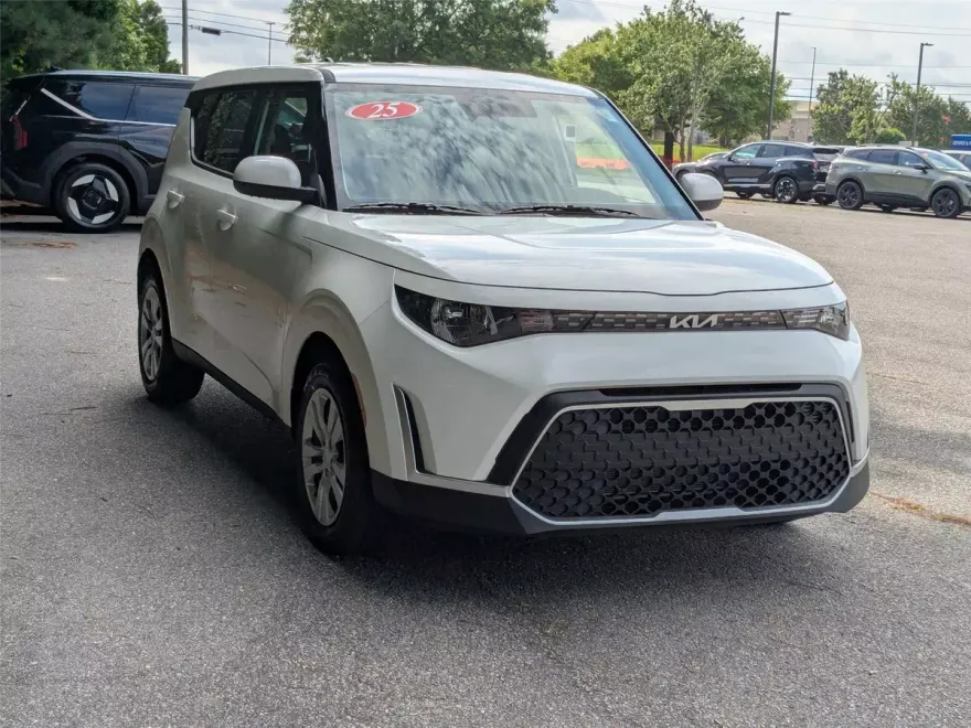 2025 Kia Soul LX photo 1